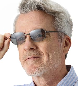 「目を守る調光遠近両用サングラス（メンズスポーツ用品）」｜詳細画像