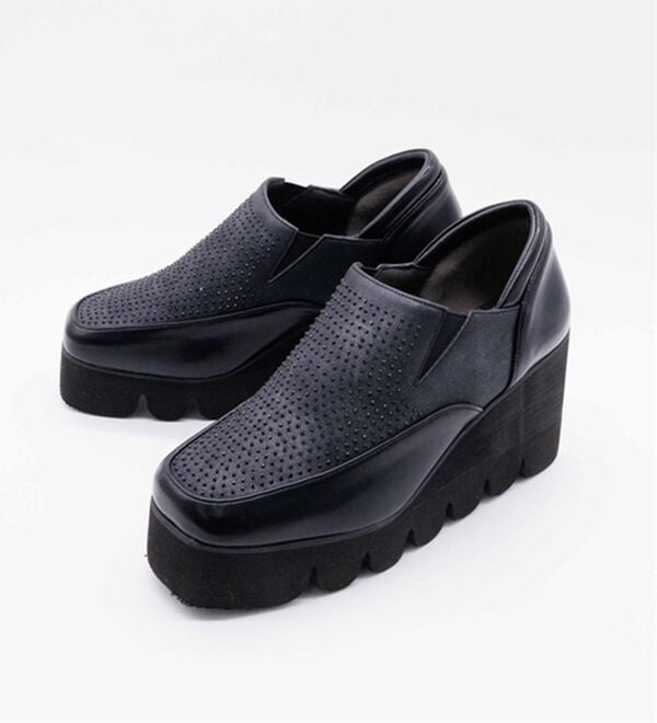 BELLUNA（ベルーナ）の「４Ｅビジュー使いキャタピラーシューズ（スリッポン）」｜詳細画像