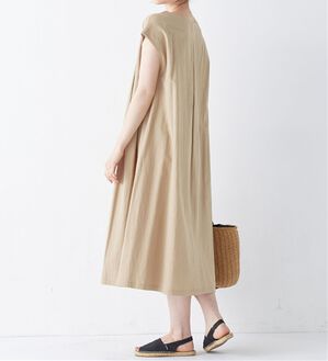 Viola e Viola（ヴィオラ エ ヴィオラ）の「【選べる２丈】綿１００％タック使いワンピース＜Ｓ～４Ｌ＞（チュニックワンピース）」｜ベージュ