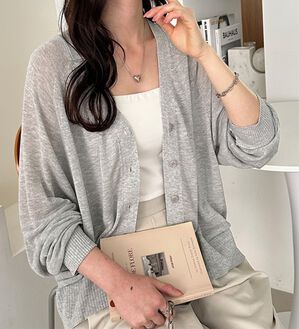 GeeRA（ジーラ）の「接触冷感！Ｖネックカーディガン（ニットカーディガン）」｜ライトグレー