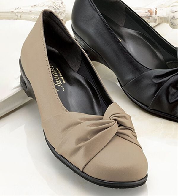 ルフラン（ルフラン）の「ゆったり５Ｅストレッチリボンパンプス（パンプス）」｜オーク