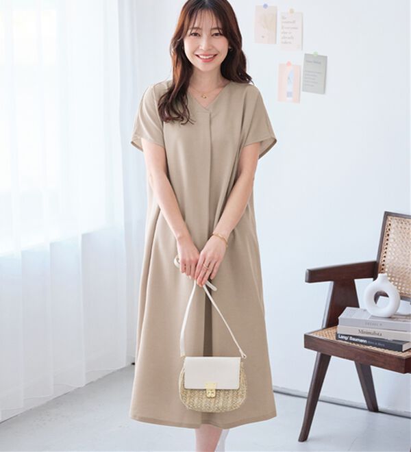 alotta（アロッタ）の「【４つの機能付】ひんやりフロントタックＶネックゆるワンピース（カットソーワンピース）」｜グレージュ