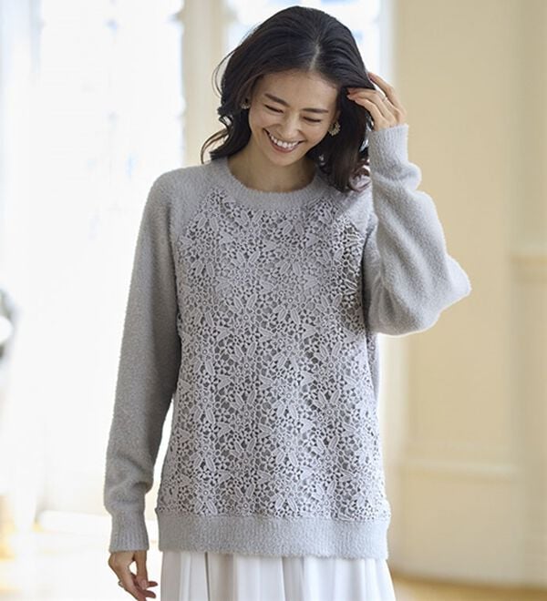 BELLUNA（ベルーナ）の「ふんわり可愛い花柄レースのシャギーセーター（ニット・セーター）」｜詳細画像