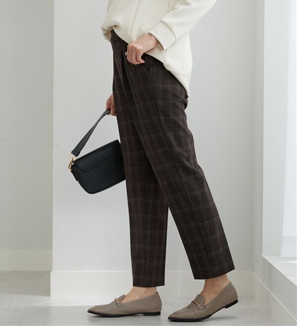 BELLUNA（ベルーナ）の「サマ見え(スーパーウォーム)ウール調素材美脚テーパードパンツ（テーパードパンツ）」｜詳細画像