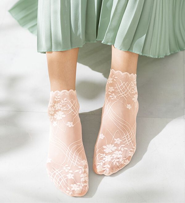 LAVIENNE（ラヴィエンヌ）の「【４足組】涼やかレースソックス（靴下・ストッキング）」｜詳細画像