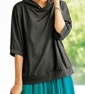 BELLUNA（ベルーナ）の「フード風衿デザインプルオーバー（カットソー）」｜チャコール