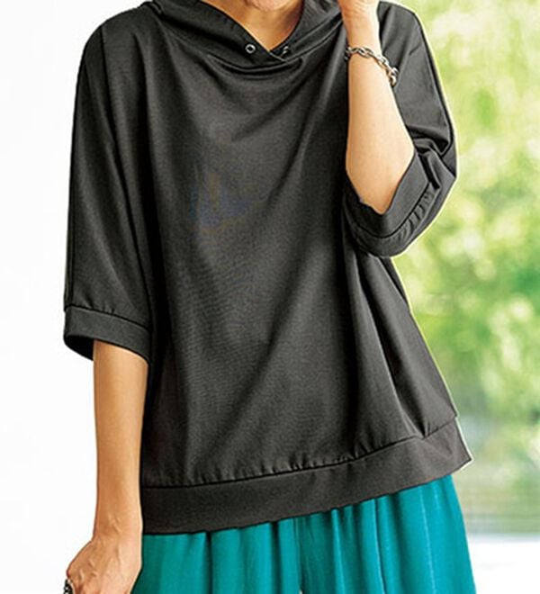 BELLUNA（ベルーナ）の「フード風衿デザインプルオーバー（カットソー）」｜チャコール