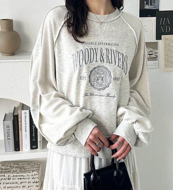 GeeRA（ジーラ）の「リメイク風刺しゅうロゴ裏毛スウェット（カットソー）」｜詳細画像