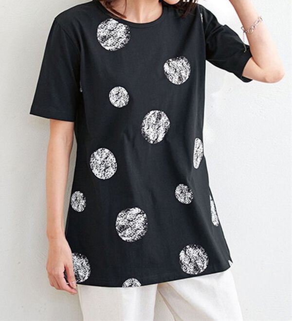 BELLUNA（ベルーナ）の「綿１００％プリントＴシャツ（Tシャツ）」｜黒・かすりドット