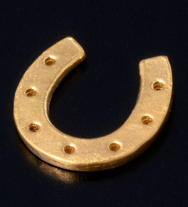 「純金で作った純金の干支のお守り　馬蹄（その他ファッション小物）」｜詳細画像