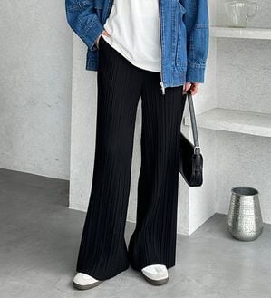 GeeRA（ジーラ）の「セルフカットセミワイドプリーツパンツ（フルレングスパンツ）」｜ブラック