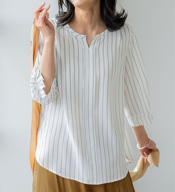 BELLUNA（ベルーナ）の「ひんやり機能付！袖タックキーネックブラウス（ブラウス）」｜詳細画像