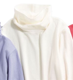 LAVIENNE（ラヴィエンヌ）の「カシミヤ入りシアー素材タートルネックインナー（肌着・インナーウェア）」｜オフホワイト