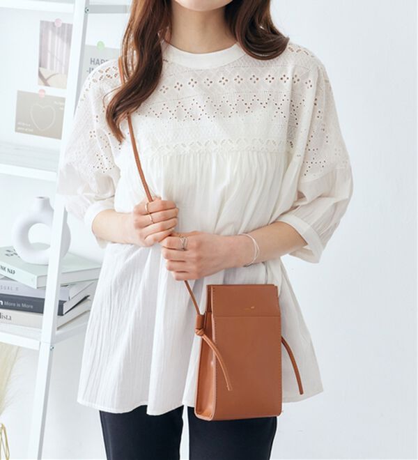 Viola e Viola（ヴィオラ エ ヴィオラ）の「【インド綿】フロントヨーク刺繍ブラウス（ブラウス）」｜オフホワイト