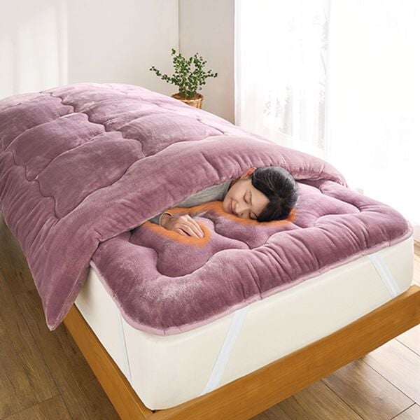 「こたつのようにあたたかい蓄熱ボリューム寝具（敷パッド）」｜パープル