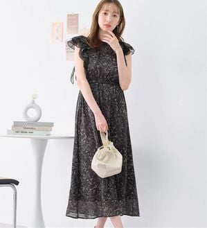 alotta（アロッタ）の「ラッフルスリーブニュアンスワンピ【イエべ・ブルべ】（その他ワンピース）」｜ブラック系