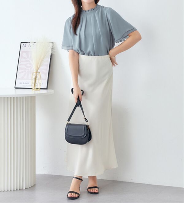 Viola e Viola（ヴィオラ エ ヴィオラ）の「フリル衿シフォンタックブラウス【半袖】（ブラウス）」｜詳細画像