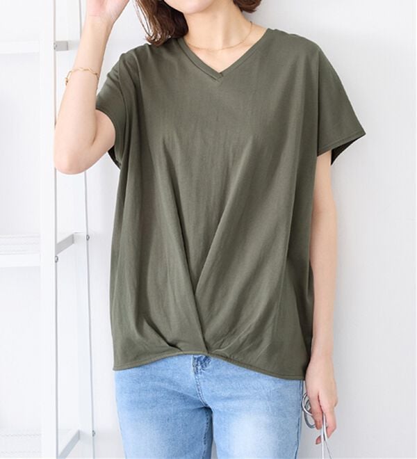 Viola e Viola（ヴィオラ エ ヴィオラ）の「綿１００％ゆったり裾タックＴシャツ（Tシャツ）」｜オリーブ