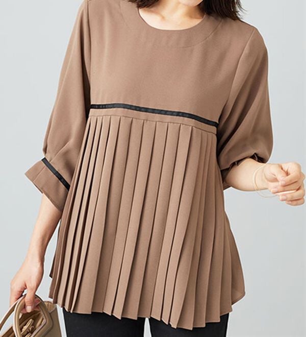 BELLUNA（ベルーナ）の「【Ｌａｇｒｉｌｕａ】配色ライン使いタックデザインブラウス（ブラウス）」｜モカ系