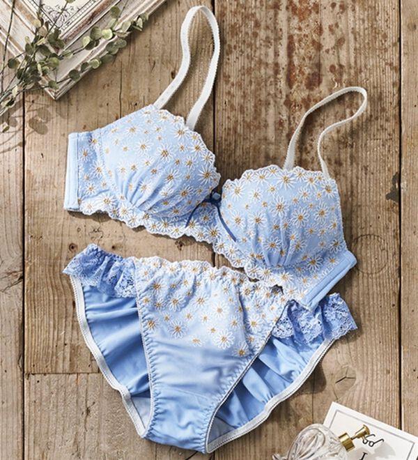 YU'NOW（ユナウ）の「ぷるるん谷間のノンワイヤーブラ＆ショーツ（ブラジャー＆ショーツセット）」｜グレイッシュブルー