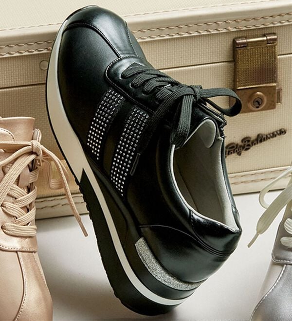 「４Ｅきらめきレースアップスニーカー（スニーカー）」｜ブラック(ヒモ)