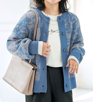BELLUNA（ベルーナ）の「配色ジャカードニットショートカーディガン（ニットカーディガン）」｜ブルー系