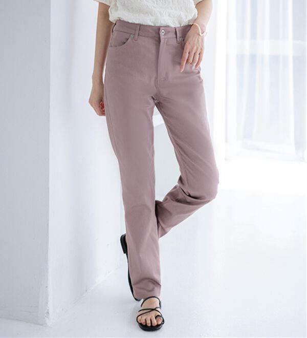 BELLUNA（ベルーナ）の「サラリ速乾！綿サテンストレッチカラーパンツ（フルレングスパンツ）」｜ローズピンク