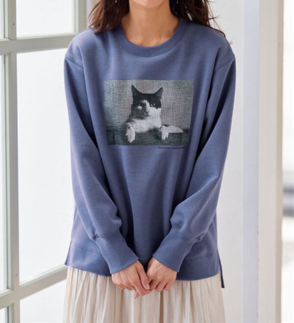 BELLUNA（ベルーナ）の「【毛玉になりにくい】あったかキレイ！大人のプリントトレーナー（トレーナー・スウェット）」｜ねこ(ブルー)
