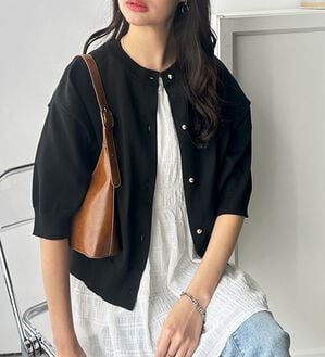 GeeRA（ジーラ）の「メタルボタンスポンディッシュカーディガン（ニットカーディガン）」｜ブラック