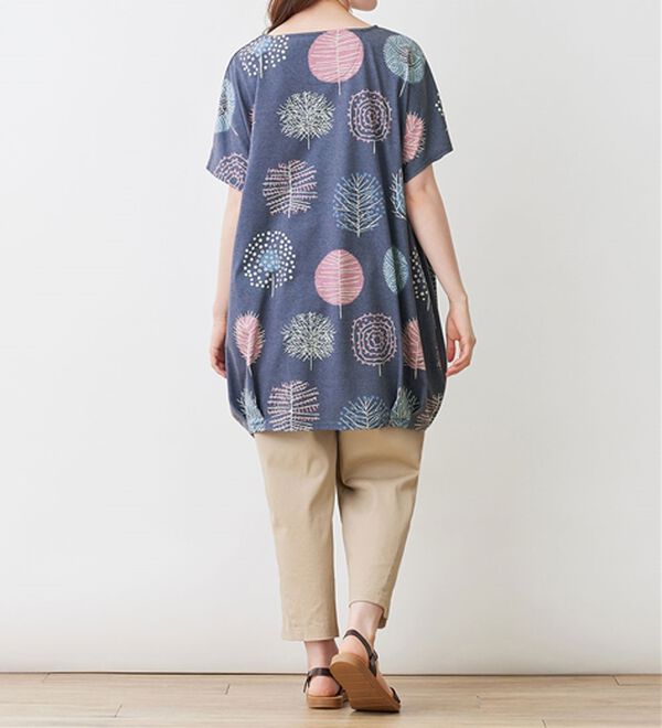 Viola e Viola（ヴィオラ エ ヴィオラ）の「ツリー柄ふんわりコクーンチュニック（チュニック）」｜詳細画像