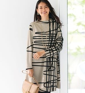 BELLUNA（ベルーナ）の「手描き風プリントカットソーチュニックワンピース（チュニックワンピース）」｜詳細画像