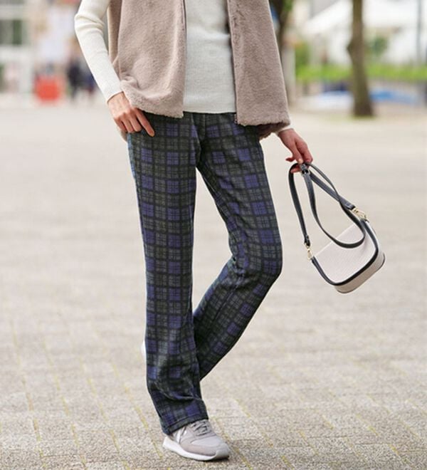 BELLUNA（ベルーナ）の「まるではく毛布！静電防止付裏ファーイージーパンツ（フルレングスパンツ）」｜詳細画像