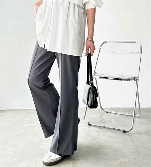 GeeRA（ジーラ）の「センターラインセミフレアカットパンツ（フルレングスパンツ）」｜詳細画像