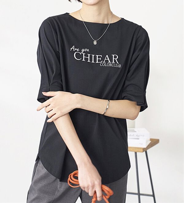 BELLUNA（ベルーナ）の「汗ジミ対策！袖タック使いロゴプルオーバー（カットソー）」｜詳細画像