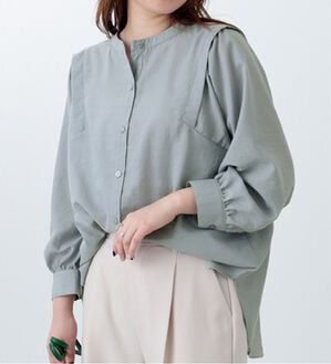 BELLUNA（ベルーナ）の「ビンテージ素材肩タックブラウス（ブラウス）」｜ライトブルー