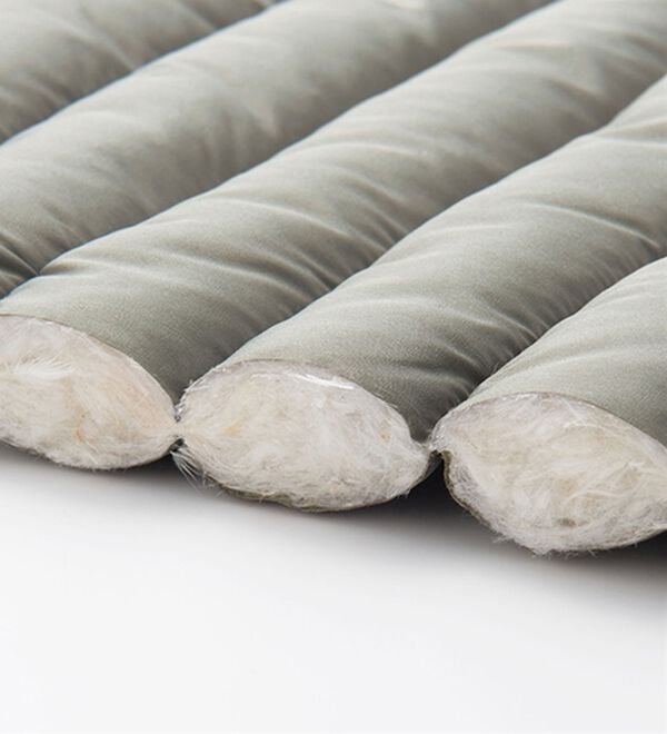 VINNO（ヴィノ）の「ハイブリッドダウントリミングジャケット（ベスト）」｜詳細画像