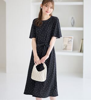 alotta（アロッタ）の「【4つの機能付】ひんやりフレア袖ベルト付ゆるワンピース（カットソーワンピース）」｜ドット柄