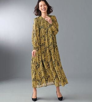 BELLUNA（ベルーナ）の「シャーリング使いプリントワンピース（ロングワンピース）」｜詳細画像