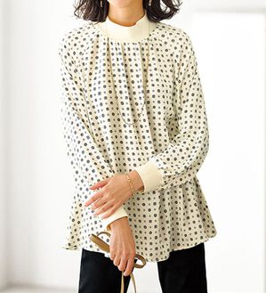 BELLUNA（ベルーナ）の「リブ切替ドレープデザインブラウス（ブラウス）」｜アイボリー系小紋柄