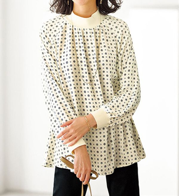 BELLUNA（ベルーナ）の「リブ切替ドレープデザインブラウス（ブラウス）」｜アイボリー系小紋柄