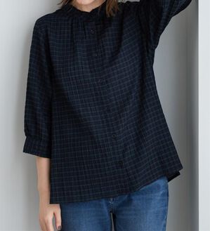 BELLUNA（ベルーナ）の「【お気軽シャツ】ぽこぽこ素材衿＆袖フリルデザインブラウス（ブラウス）」｜グリーン系チェック