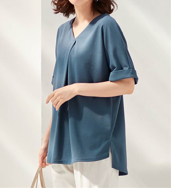 Viola e Viola（ヴィオラ エ ヴィオラ）の「【４つの機能付】ひんやり！すっきりＶネックＴシャツブラウス（カットソー）」｜詳細画像