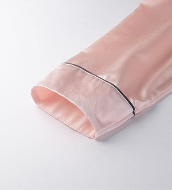 YU'NOW（ユナウ）の「【上下２点セット】裏起毛サテンパジャマ（パジャマ・ルームウェア）」｜詳細画像