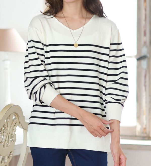 A HAPPY MARILYN（アハッピーマリリン）の「【Ｌ～８Ｌ】Ｒｉｎ フィット感軽減！Ｔシャツ感覚もっちりやわらかＶネックニット（ニット・セーター）」｜詳細画像