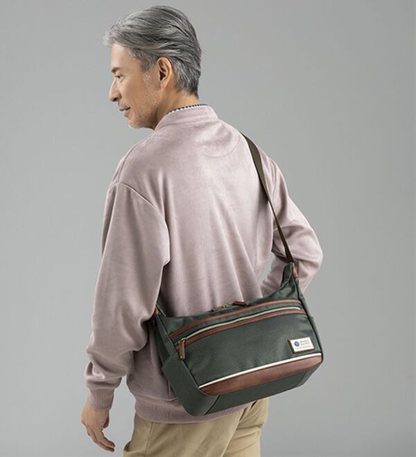 「＜アーノルド　パーマー＞収納上手なクロスボディバッグ（メンズボディバッグ・ウエストポーチ）」｜詳細画像