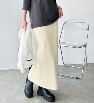 GeeRA（ジーラ）の「きれいシルエットで動きやすい！スポンディッシュニットスカート（ロングスカート）」｜アイボリー