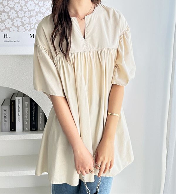 GeeRA（ジーラ）の「フレアー袖キーネックブラウス（ブラウス）」｜詳細画像