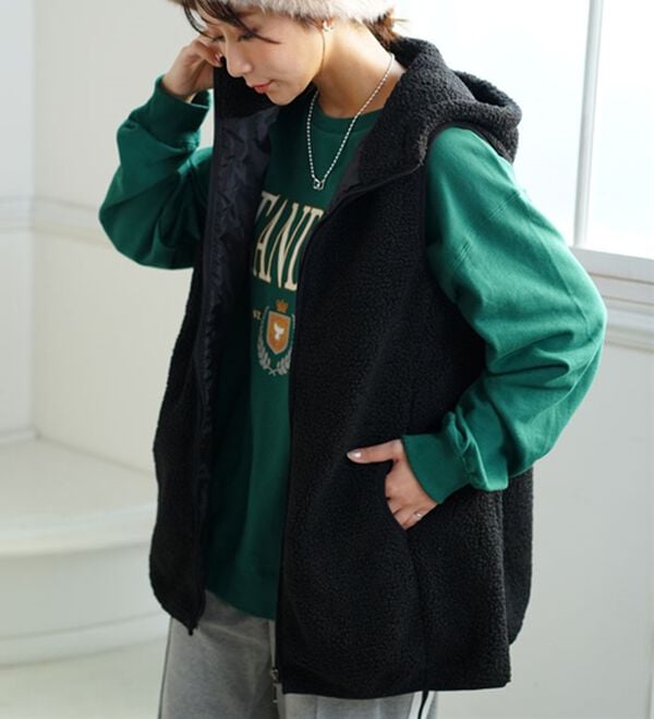 A HAPPY MARILYN（アハッピーマリリン）の「【Ｌ～８Ｌ】大きいサイズの企画者が作りました！ほんのりＡラインでお腹周りゆったりボアベスト（ベスト）」｜ブラック