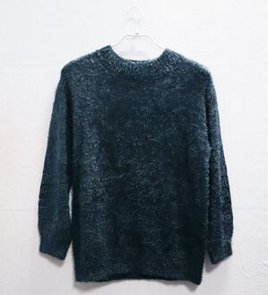 BELLUNA（ベルーナ）の「袖レース使いシャギーニットプルオーバー（ニット・セーター）」｜ネイビー