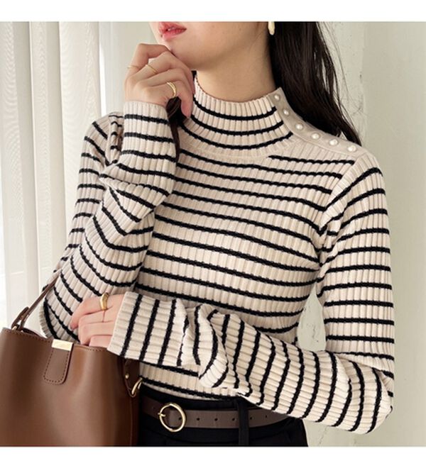 【新品·未使用】m,i,d, バックパールボタンハイネックリブニット パール調ボタンハイネックリブニット - ベルーナ【公式】